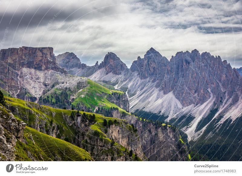 Bergwelten Natur Landschaft Urelemente Himmel Wolken Sommer schlechtes Wetter Wiese Feld Wald Hügel Felsen Alpen Berge u. Gebirge Gipfel wandern massiv Geröll