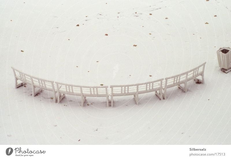 Bank im Schnee Gartenbank Winter Herbst Schneelandschaft Park Stimmung Einsamkeit