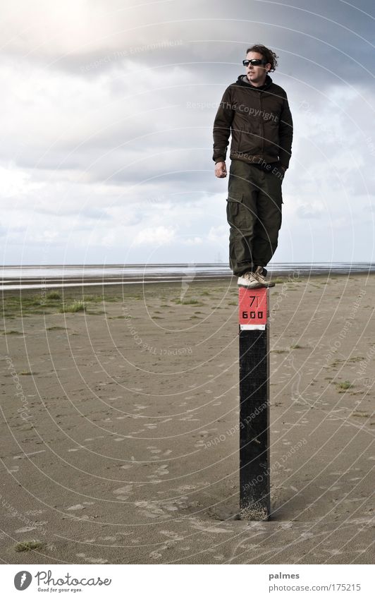 Plötzlich war die Flut weg! Farbfoto Gedeckte Farben Außenaufnahme Tag Sonnenlicht Starke Tiefenschärfe Wegsehen Umwelt Natur Erde Wasser Küste Strand Nordsee