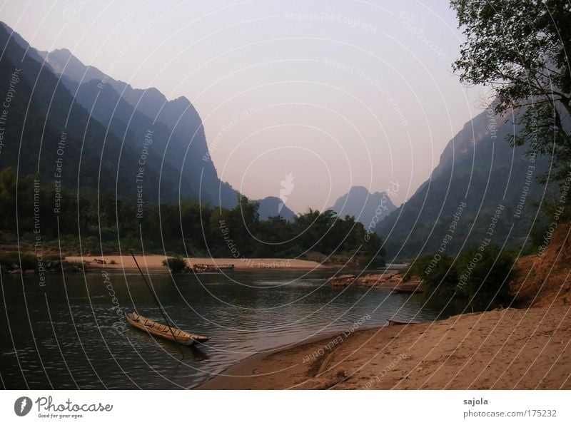 mekong in laos Umwelt Natur Landschaft Wasser Laos Asien Fischerdorf Verkehrsmittel Verkehrswege Bootsfahrt Fischerboot Stimmung Fluss Mekong Himmel