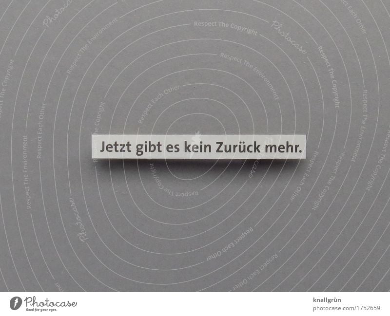 Jetzt gibt es kein Zurück mehr. Schriftzeichen Schilder & Markierungen Kommunizieren eckig Gefühle Stimmung Tapferkeit Willensstärke Mut Tatkraft Akzeptanz