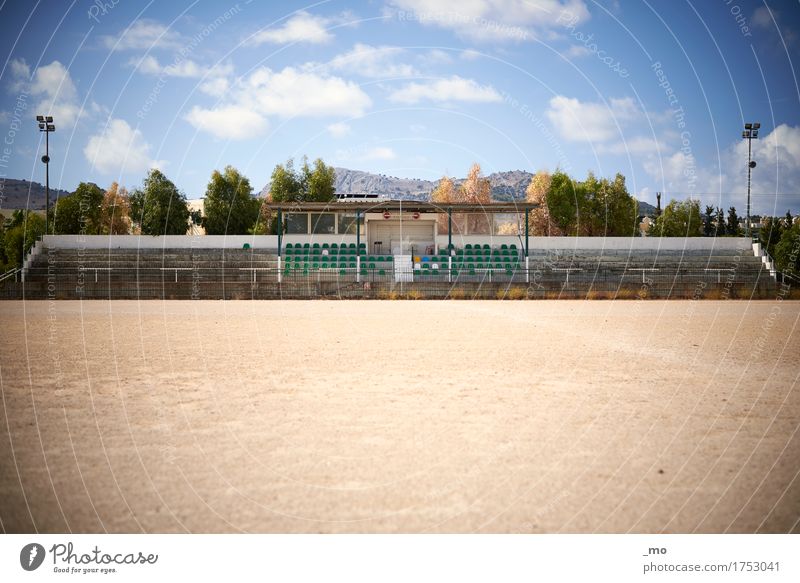 Fussballstar Fußball Ballsport Tribüne Sportstätten Fußballplatz Stadion Architektur Sand Beton Fitness alt authentisch Stimmung Verfall morbid Wärme Farbfoto