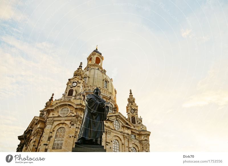 Luther and his Castle Tourismus Sightseeing Städtereise Skulptur Martin Luther Statue Himmel Wolken Sonnenlicht Schönes Wetter Dresden Sachsen Stadtzentrum