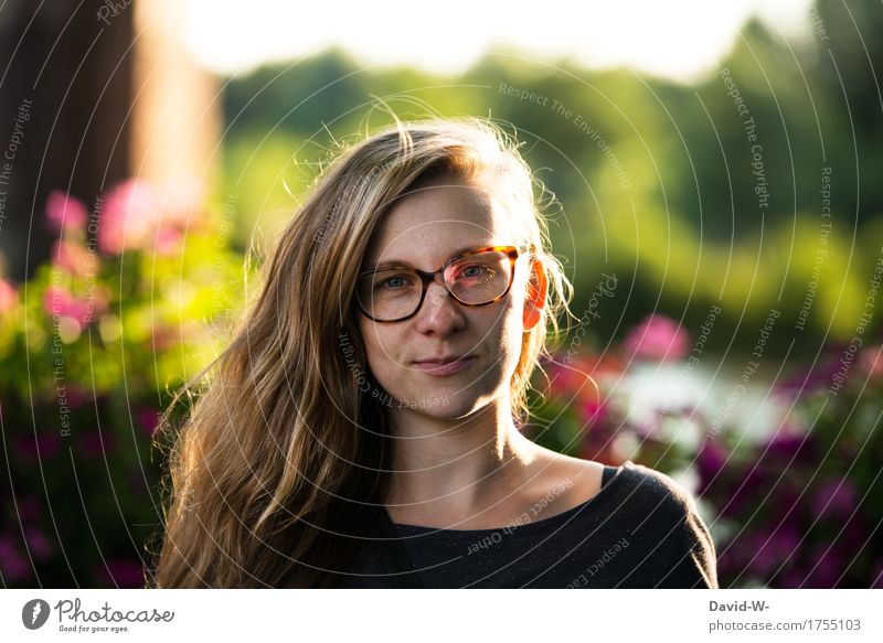 von Natur aus schön Mensch feminin Junge Frau Jugendliche Erwachsene Leben 1 18-30 Jahre Umwelt Frühling Sommer Schönes Wetter Blume Park Brille blond