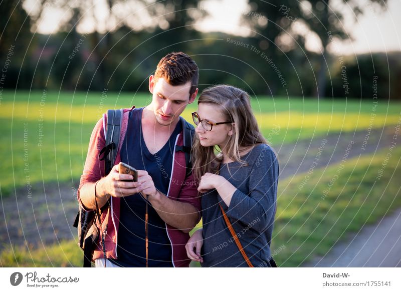 Handy Lifestyle Stil Freude harmonisch Bildschirm Technik & Technologie Unterhaltungselektronik Fortschritt Zukunft High-Tech Mensch maskulin feminin Junge Frau