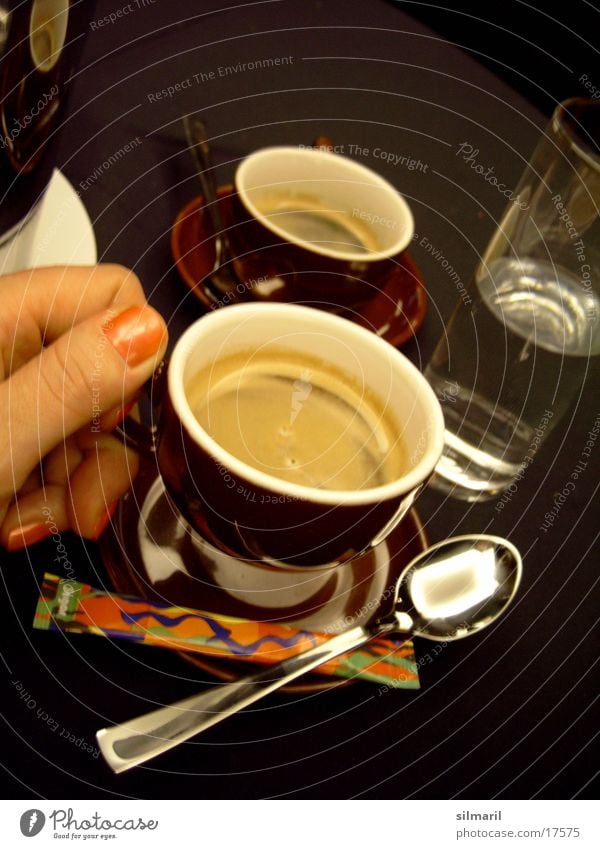 Zeit für einen Espresso I. Hand Finger Tasse Löffel Zucker Tisch trinken heiß Ernährung Espressi Glas Wasser Mineralwasser Kaffee