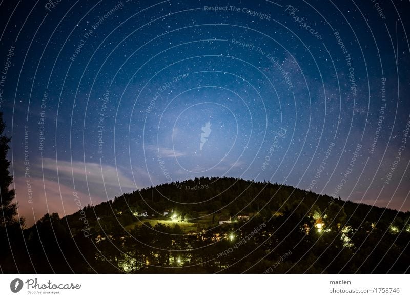 Erzgrube Dorf Haus blau rosa schwarz Sternenhimmel Schwarzwald Fichte Berge u. Gebirge Farbfoto Gedeckte Farben Außenaufnahme Muster Strukturen & Formen