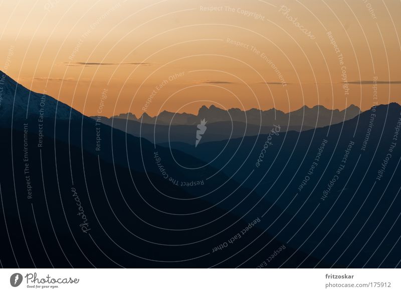 Schichtweise Farbfoto Außenaufnahme Menschenleer Textfreiraum oben Morgen Morgendämmerung Sonnenaufgang Sonnenuntergang Himmel Alpen Berge u. Gebirge Freiheit