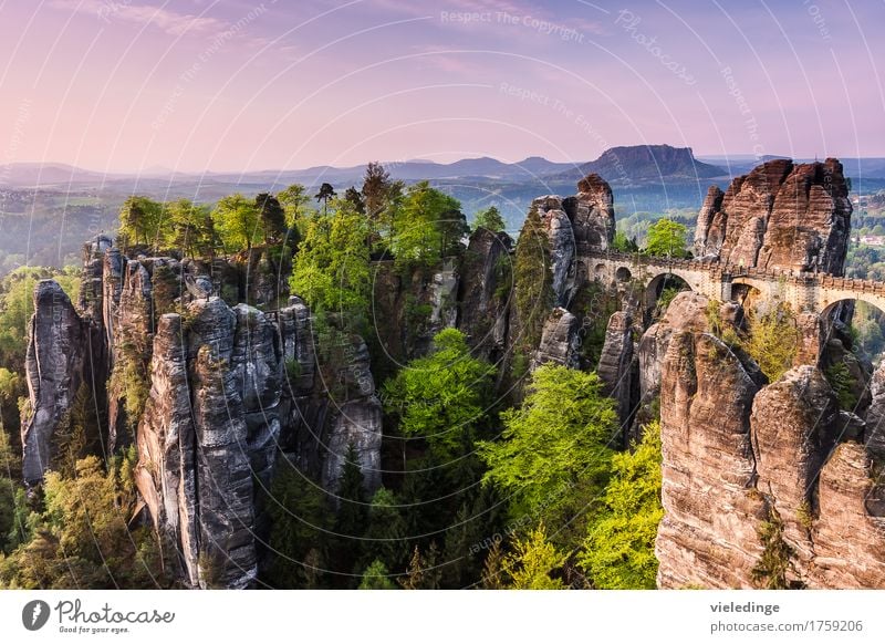 Bastei mit Basteibrücke Ferien & Urlaub & Reisen Tourismus Freiheit Berge u. Gebirge wandern Natur Landschaft Himmel Sonnenaufgang Sonnenuntergang Felsen