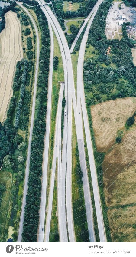 Vogelperspektive I Verkehr Verkehrsmittel Verkehrswege Personenverkehr Öffentlicher Personennahverkehr Berufsverkehr Güterverkehr & Logistik Straßenverkehr