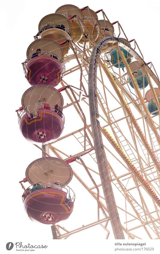 ( Farbfoto Außenaufnahme Tag Sonnenlicht Gegenlicht Freizeit & Hobby Jahrmarkt Kindheit Leben genießen Freude Fröhlichkeit Erinnerung Riesenrad drehen