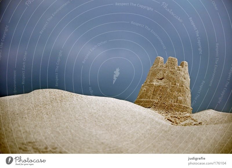 Meerblick Farbfoto Außenaufnahme Tag Ferien & Urlaub & Reisen Baustelle Skulptur Natur Landschaft Himmel Wetter Unwetter Küste Ostsee bauen bedrohlich dunkel