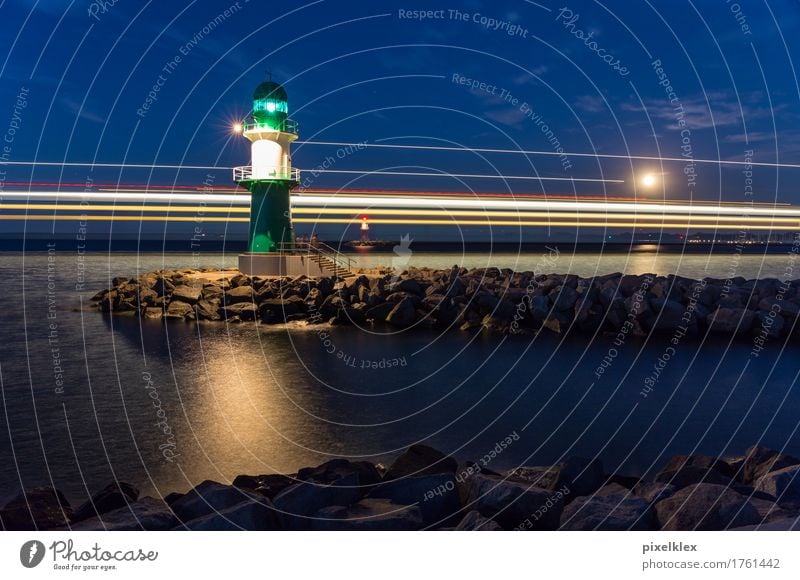 Fähre Ferien & Urlaub & Reisen Tourismus Ausflug Expedition Sommer Sommerurlaub Landschaft Wasser Nachthimmel Horizont Küste Bucht Ostsee Meer Warnemünde