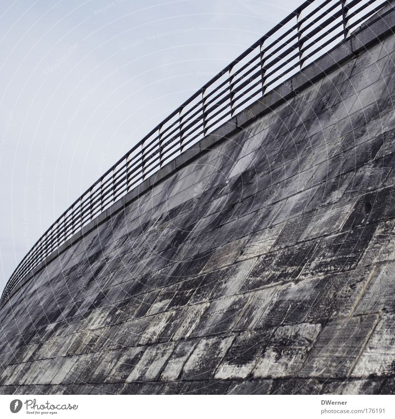 Staudamm elegant Ausflug Sightseeing Städtereise Kreuzfahrt Kunst Kunstwerk Horizont Sommer Brücke Bauwerk Architektur Mauer Wand Straße Beton außergewöhnlich