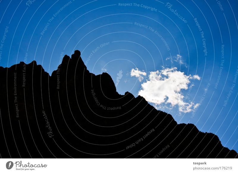 Wolke Farbfoto Außenaufnahme Textfreiraum unten Textfreiraum Mitte Dämmerung Schatten Silhouette Lichterscheinung Zentralperspektive Blick nach vorn