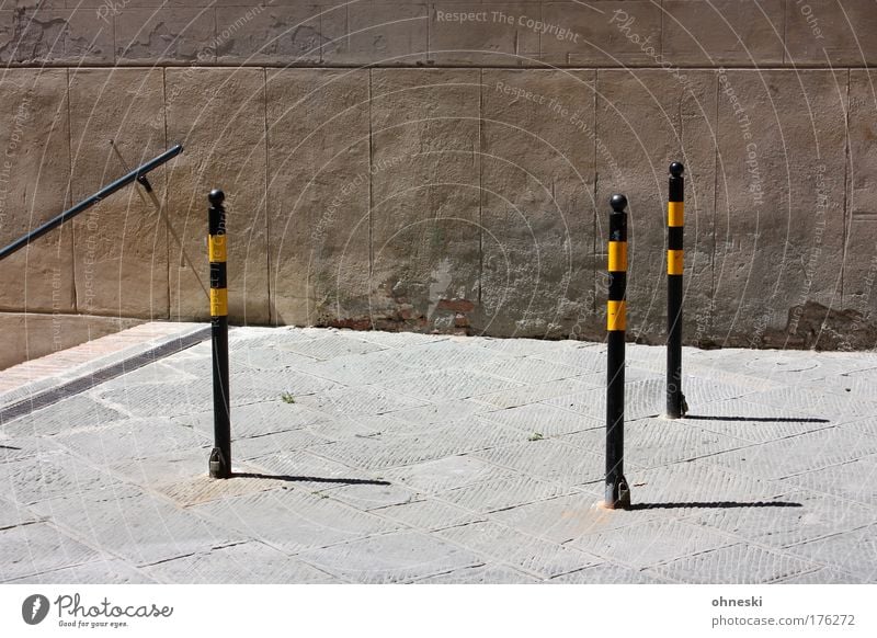 Hindernisse Gedeckte Farben Außenaufnahme Strukturen & Formen Textfreiraum oben Tag Schatten Sonnenlicht Siena Toskana Stadt Menschenleer Mauer Wand Fassade