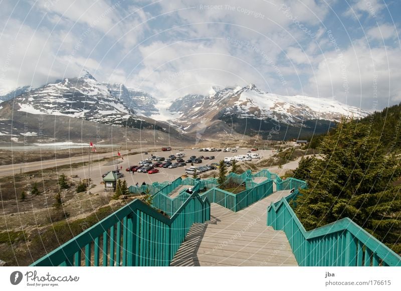 Icefield Center Farbfoto Außenaufnahme Tag Sonnenlicht Ferien & Urlaub & Reisen Tourismus Ferne Sommer Luft Himmel Wolken Berge u. Gebirge Rocky Mountains