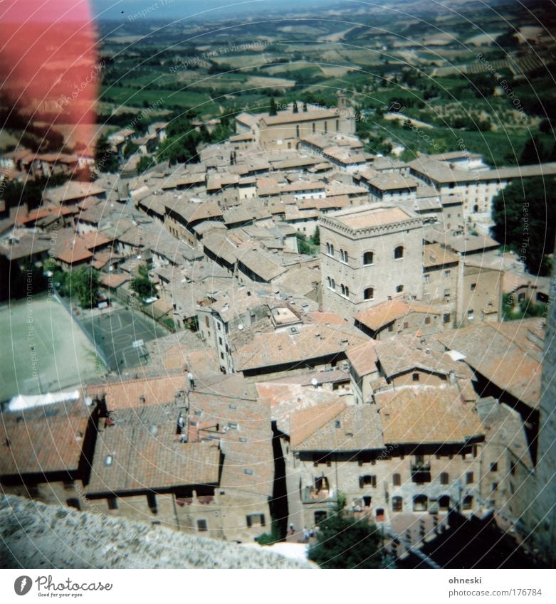 San Gimignano Farbfoto Außenaufnahme Holga Tag Sonnenlicht Vogelperspektive Ferien & Urlaub & Reisen Tourismus Ausflug Ferne Freiheit Sightseeing Städtereise