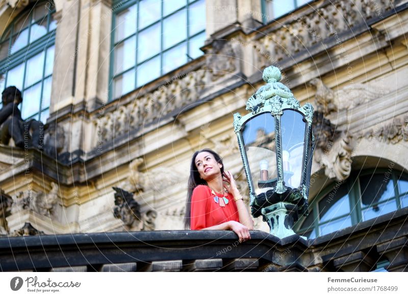 LadyInRed_1768499 Junge Frau Jugendliche Erwachsene Mensch 18-30 Jahre feminin Architektur Barock Zwinger Dresden Historische Bauten historisch Tourist Student