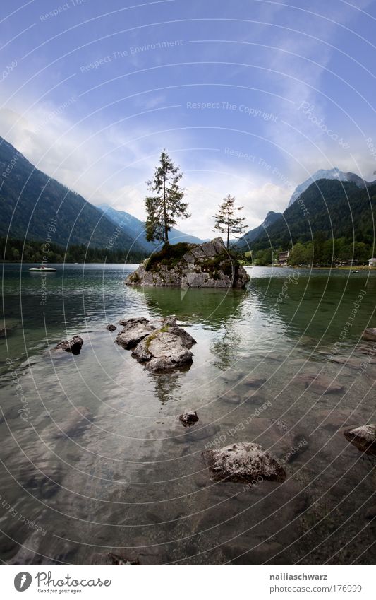 Am Hintersee Farbfoto Außenaufnahme Menschenleer Tag Reflexion & Spiegelung Sonnenlicht Weitwinkel Ferien & Urlaub & Reisen Tourismus Ausflug Sommer Insel