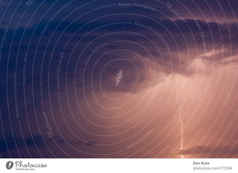 Beim Zeus! Umwelt Urelemente Luft nur Himmel Gewitterwolken Klima Regen Blitze Wärme Aggression bedrohlich dunkel gigantisch gruselig rebellisch Geschwindigkeit