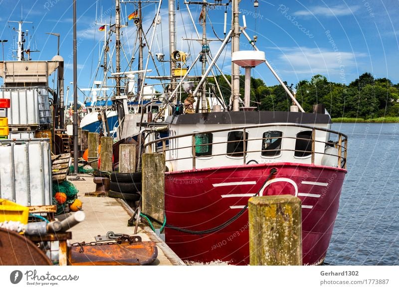 Fischkutter am Kai im Fischereihafen in Kappeln Ferien & Urlaub & Reisen Tourismus Ausflug Fahrradtour Sommerurlaub wandern Natur Wasser Küste Fjord Ostsee