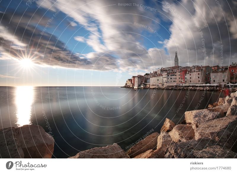 Rovinj Kroatien Dorf Fischerdorf Kleinstadt Hafenstadt leuchten Stimmung Lebensfreude Idylle Wolken Langzeitbelichtung Reisefotografie Farbfoto mehrfarbig