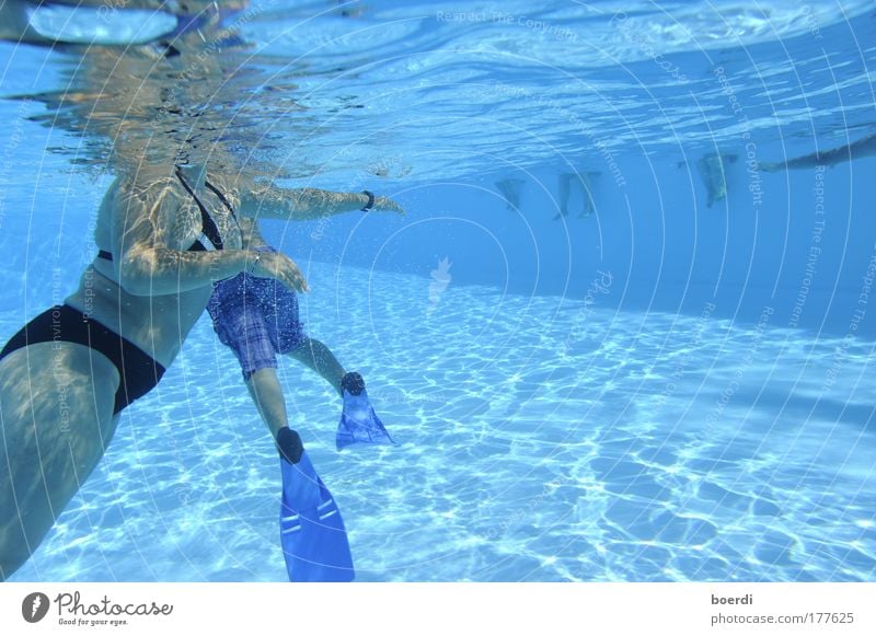 schWimmhilfen Farbfoto Außenaufnahme Unterwasseraufnahme Tag Sonnenlicht Starke Tiefenschärfe Weitwinkel Schwimmen & Baden Ferien & Urlaub & Reisen Tourismus