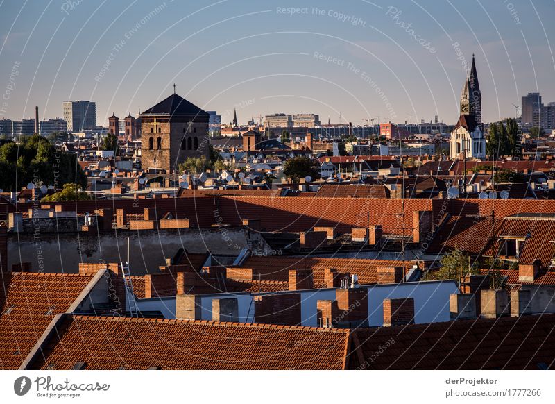 Abendskyline in Berlin Ferien & Urlaub & Reisen Tourismus Ausflug Ferne Freiheit Sightseeing Städtereise Sommerurlaub Hauptstadt Skyline Haus Kirche Turm Mauer