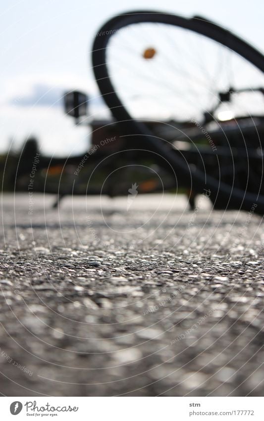 autsch Gedeckte Farben Muster Strukturen & Formen Schwache Tiefenschärfe Froschperspektive Freizeit & Hobby Fahrrad Fahrradreifen Pedal Straße