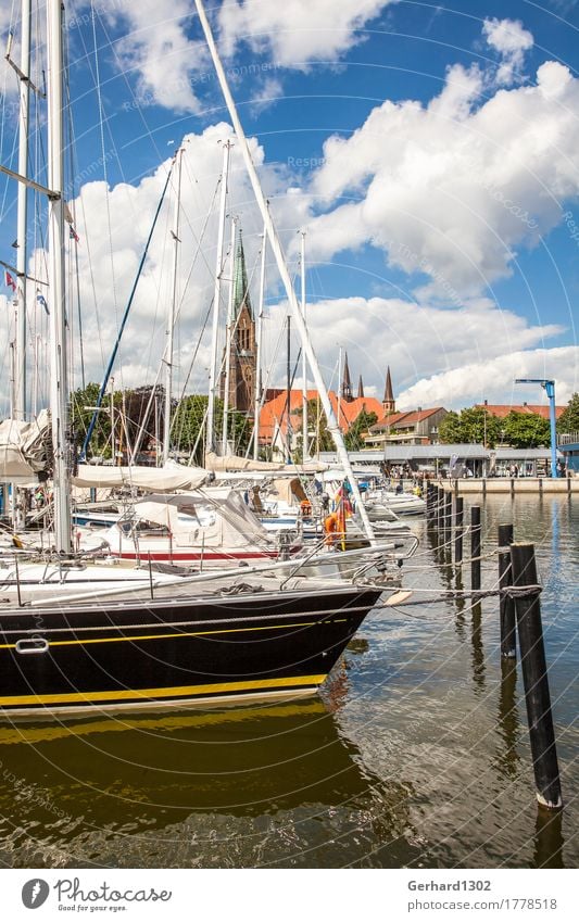 Yachthafen von Schleswig mit dem Schleswiger Dom im Hintergund Freizeit & Hobby Ferien & Urlaub & Reisen Tourismus Sommer Meer Wassersport Segeln Natur Sonne