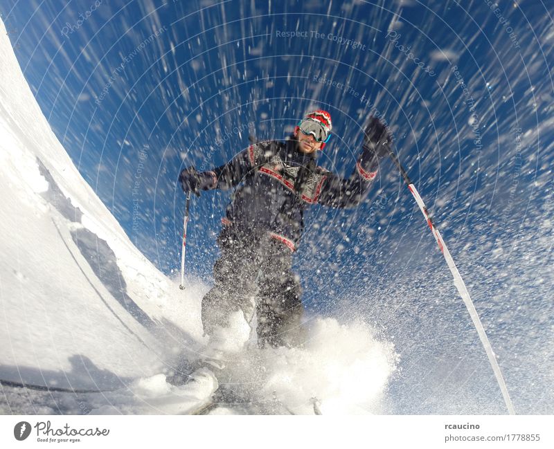 Abfahrtsski mit hoher Geschwindigkeit auf Pulverschnee Lifestyle Freude Freizeit & Hobby Ferien & Urlaub & Reisen Winter Schnee Berge u. Gebirge Sport Skifahren