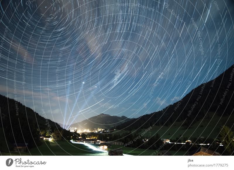 während dem Dorffest Zufriedenheit ruhig Ausflug Ferne Sommer Berge u. Gebirge Nachtleben Natur Landschaft Urelemente Nachthimmel Stern Herbst Schönes Wetter