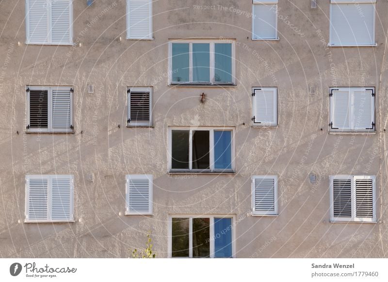 Wohnraum für alle! Reichtum Handwerk Baustelle Familie & Verwandtschaft Senior Architektur überbevölkert Menschenleer Haus Hochhaus Bauwerk Gebäude Mauer Wand