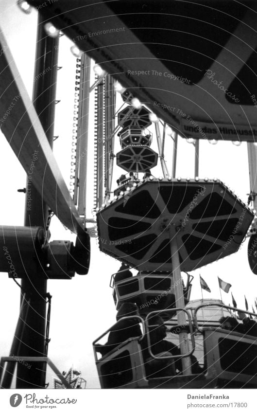 Im Riesenrad Jahrmarkt Herbst Freizeit & Hobby hoch Schwarzweißfoto