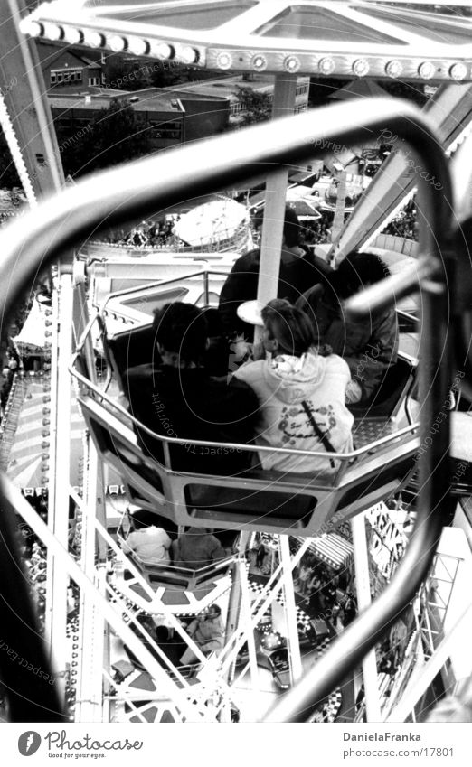 Im Riesenrad 2 Jahrmarkt Herbst Freizeit & Hobby hoch Schwarzweißfoto Mensch