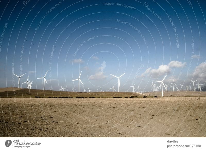 Farbfoto Außenaufnahme Menschenleer Tag Licht Kontrast Zentralperspektive Panorama (Aussicht) Vorderansicht Fortschritt Zukunft Energiewirtschaft