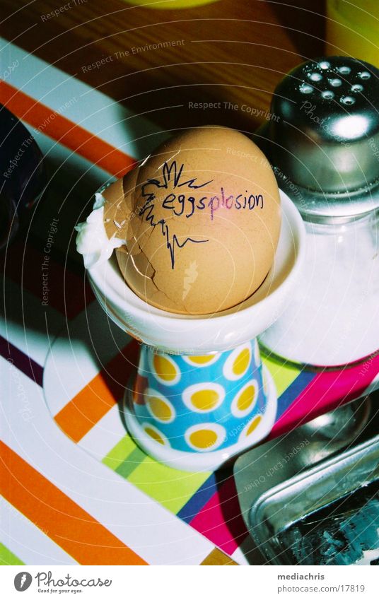 Eggsplosion Explosion Frühstück Tisch obskur Ei Ernährung