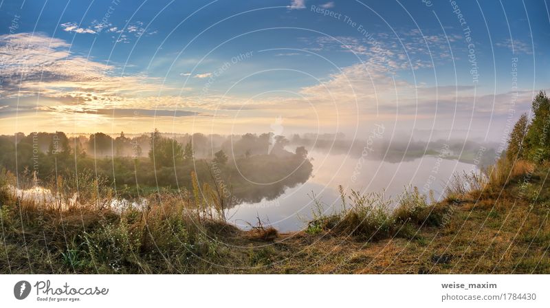 Nebeliger Fluss am Herbstmorgen Ferien & Urlaub & Reisen Tourismus Ausflug Freiheit Sommer Strand Tapete Natur Landschaft Himmel Wolken Sonnenaufgang