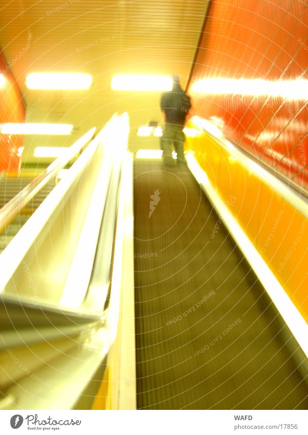 Rolltreppe ins Nichts U-Bahn St. Pauli Reeperbahn Verkehr Stadtteil