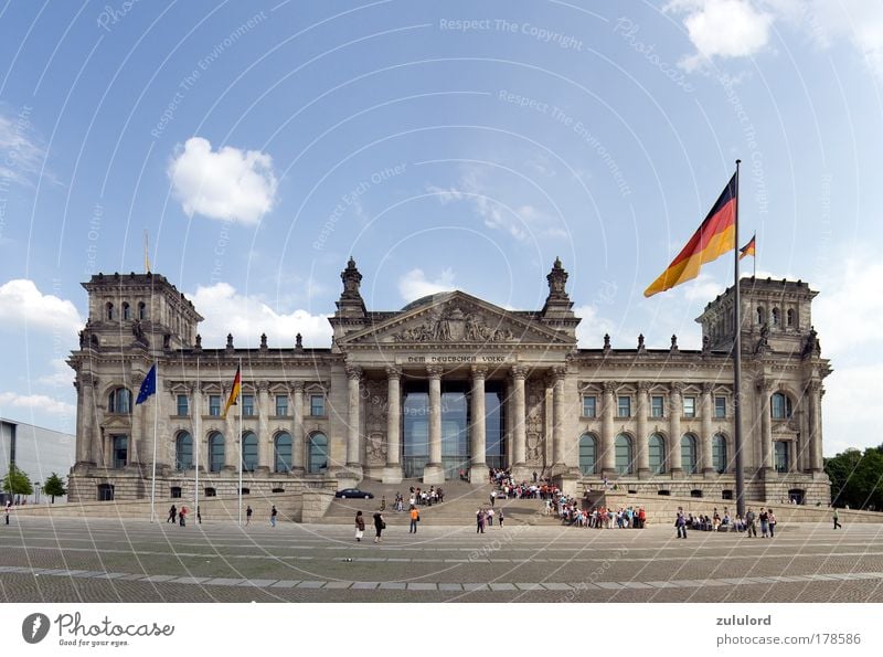 reichstag 1 Farbfoto Außenaufnahme Tag Zentralperspektive Panorama (Aussicht) Weitwinkel Sightseeing Deutscher Bundestag historisch Politik & Staat architektur