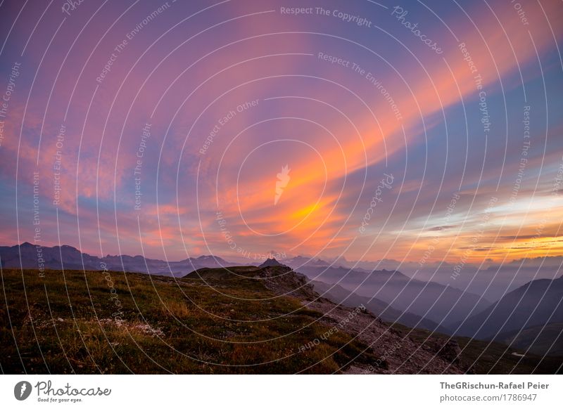 Abendstimmung Umwelt Natur Landschaft blau gelb gold orange rosa schwarz Berge u. Gebirge Gipfel Wolken Abenddämmerung Ferne Stimmung schön majestätisch Alpen