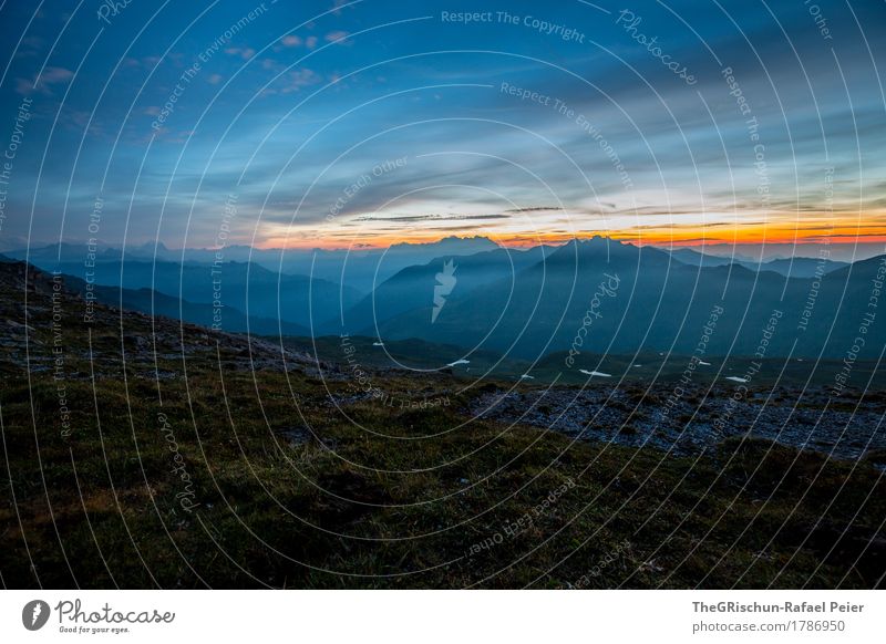 Bergkette Umwelt Natur Landschaft blau grau grün orange Romantik Stimmung Abenddämmerung Gras Berge u. Gebirge Schweiz Wolken Aussicht Ferne Außenaufnahme