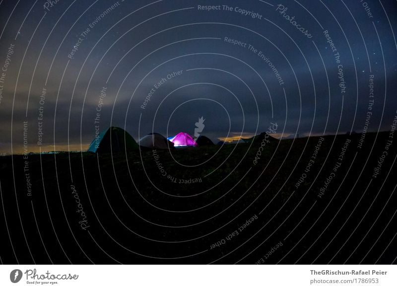 Zelten Umwelt Natur blau violett schwarz Camping Außenaufnahme schlafen Licht dunkel Wolken Stern Romantik Silhouette Farbfoto Menschenleer Textfreiraum oben