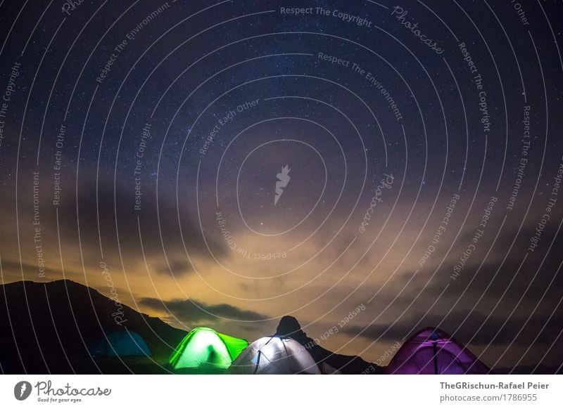 Zeltlager Natur blau grün violett schwarz weiß Sternenhimmel Milchstrasse Außenaufnahme schlafen Schweiz Spitzmeilen Silhouette Wolken Langzeitbelichtung kalt