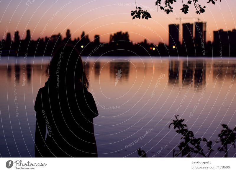 anonym Farbfoto mehrfarbig Außenaufnahme Strukturen & Formen Licht Schatten Silhouette Ferien & Urlaub & Reisen Sightseeing Sommer Sommerurlaub Mensch 1 Stadt