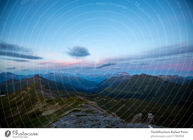 Aussicht Umwelt Natur Landschaft blau braun grau grün rosa schwarz Berge u. Gebirge Wolken Morgen aufwachen Schweiz Bergkamm Bergkette Felsen Alpen