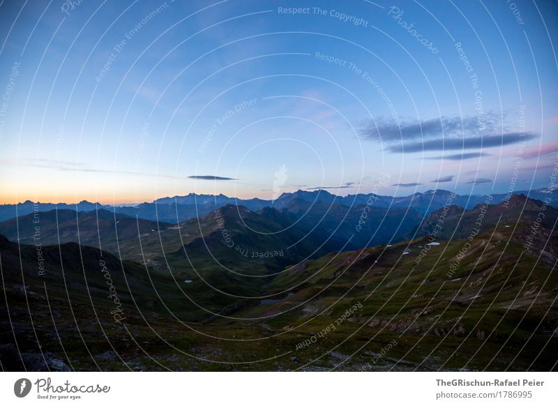 Morgenstimmung Umwelt Natur Landschaft blau grün orange rosa schwarz Schweiz Berge u. Gebirge Alpen Glarner Alpen Wolken Sonnenaufgang Morgendämmerung Gras