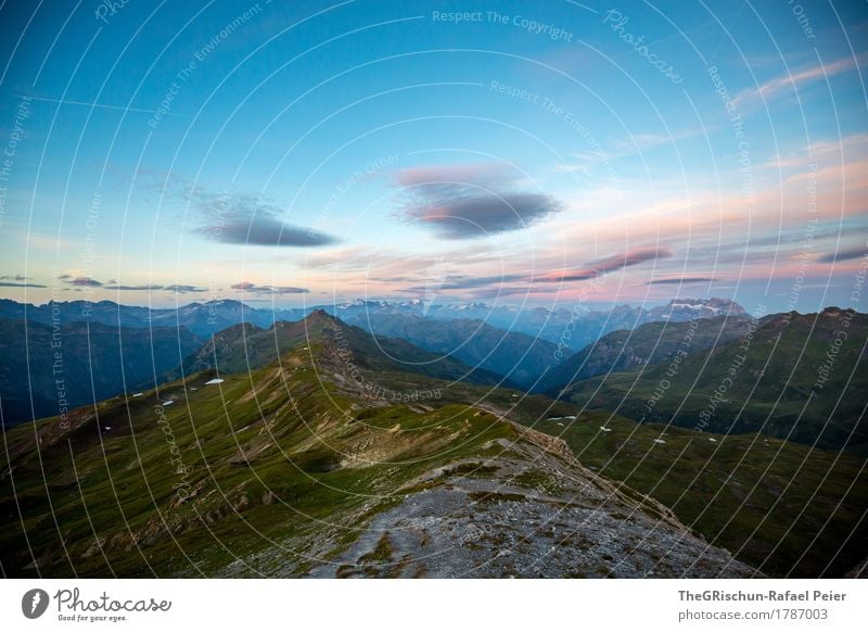 Wolken Umwelt Natur Landschaft blau grau grün violett schwarz Bergkamm Stein Felsen Bergkette Himmel Schweiz Langzeitbelichtung Alpen Gras Farbfoto