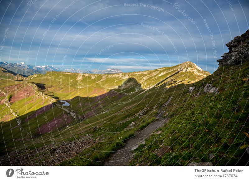 Silhouette II Umwelt Natur Landschaft blau grün schwarz Schatten Strukturen & Formen Gras Wiese Weide Wege & Pfade spitzmeilen Bergkamm Berge u. Gebirge wandern